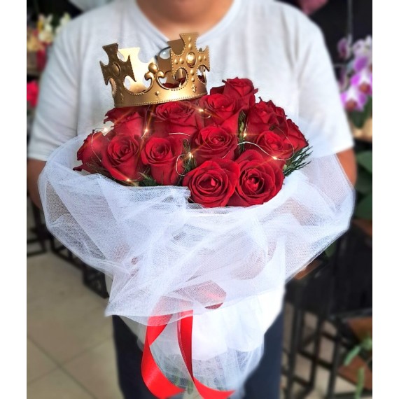OUSADO AMOR - BOUQUET COM LUZ DE FADA E COROA